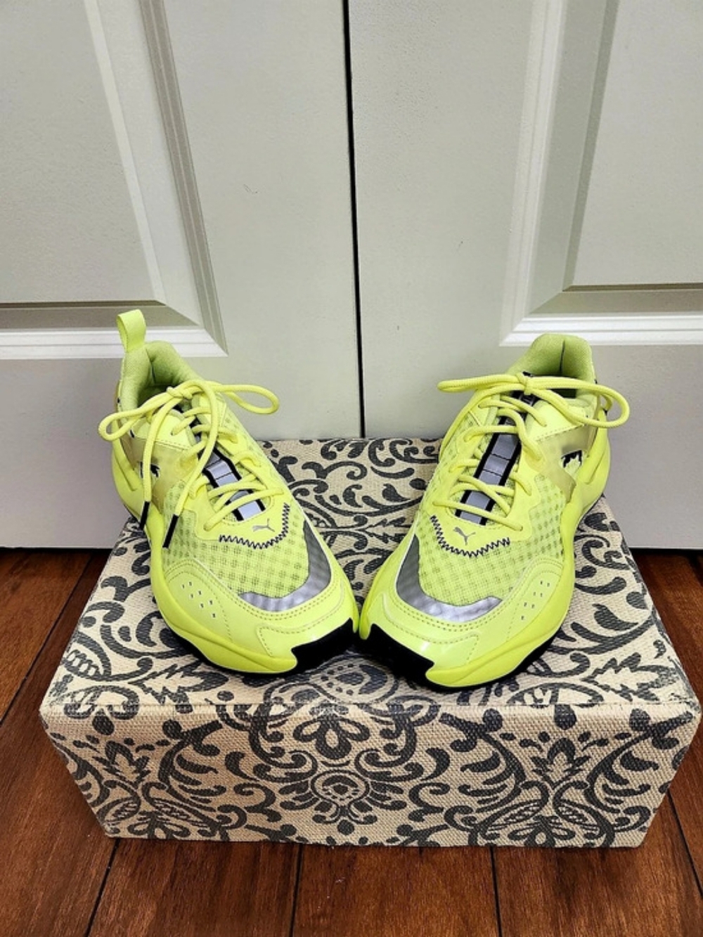 Puma Rise Neon Pack (Fizzy Yellow) ) Yellow & Black Sneakers NWT